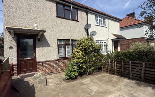 3 Bedroom House in Hospital Bridge Road, Twickenham, TW2