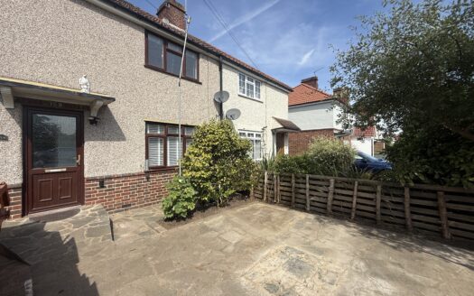 3 Bedroom House in Hospital Bridge Road, Twickenham, TW2