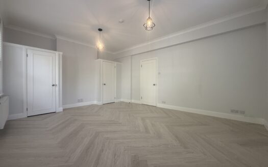 Studio Flat in Hammersmith, W12