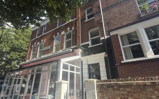 Studio Flat in Hammersmith, W12