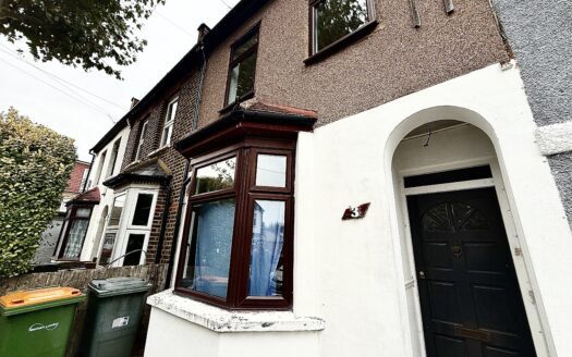 2 Bedroom House in Bath Road, E7